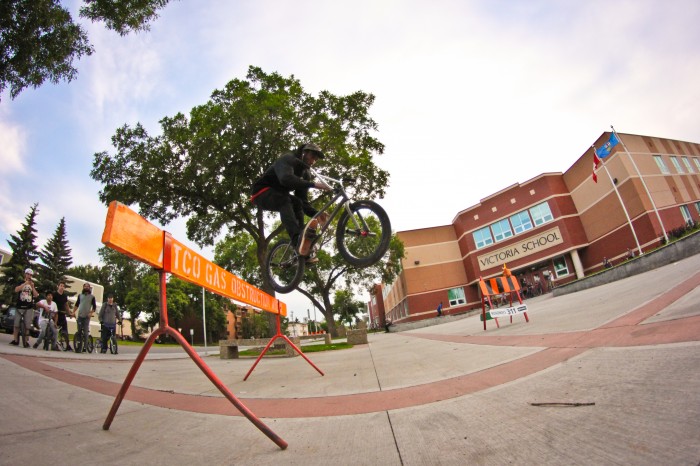 Jams-Barspin-700x466