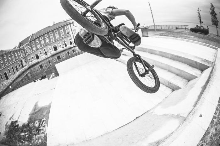 Jordan-Hango-bank-kickout-bmx-portugal-FM